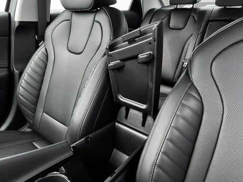 New 2025 Hyundai Elantra Limited image 18