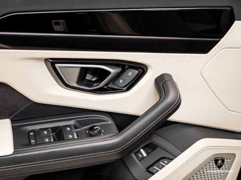 Used 2022 Lamborghini Urus image 20