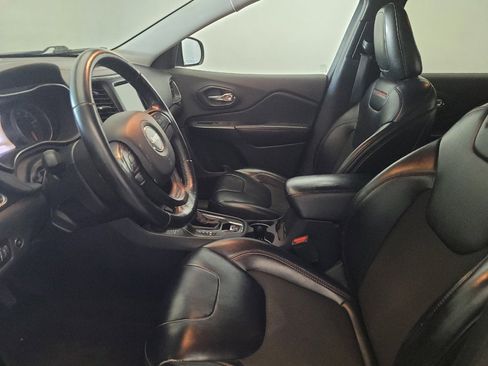 Used 2019 Jeep Cherokee Trailhawk w/ Comfort/Convenience Group image 17