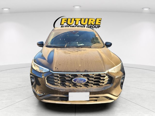 Certified 2025 Ford Escape ST-Line Select AWD/4WD image 2