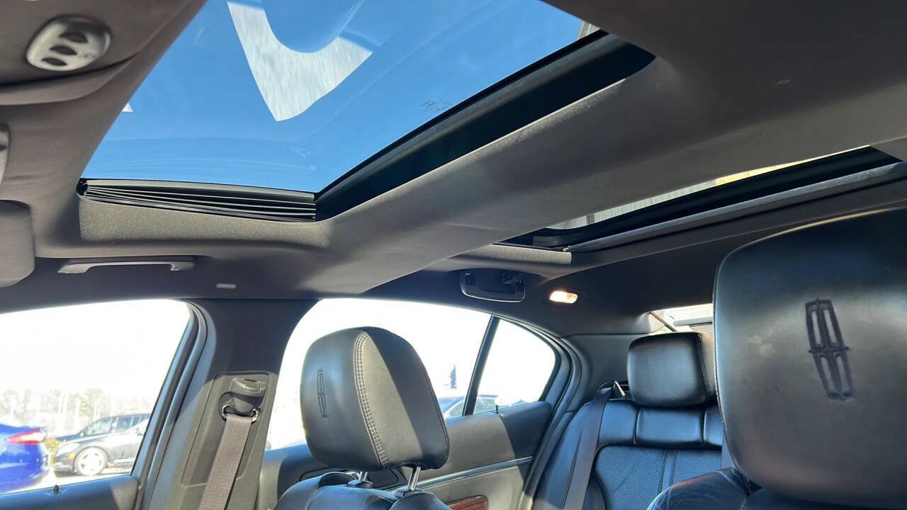 Used 2010 Lincoln MKS AWD image 18