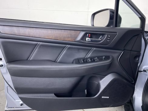 Used 2019 Subaru Outback 2.5i Limited AWD/4WD image 10