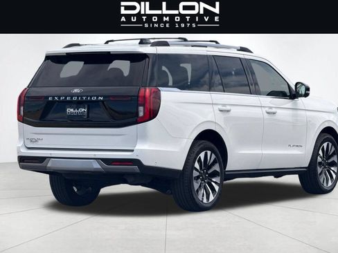 Used 2025 Ford Expedition Platinum w/ Driver's Package AWD/4WD image 4