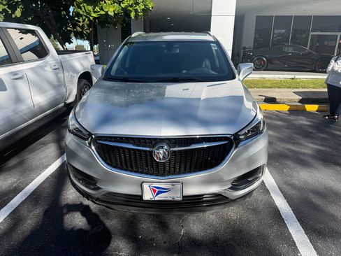Used 2020 Buick Enclave Essence image 4