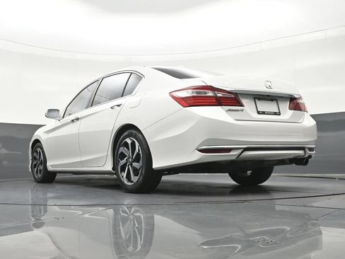 Used 2017 Honda Accord EX image 26