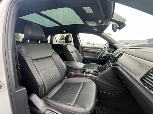 Certified 2022 Volkswagen Atlas Cross Sport SE image 13