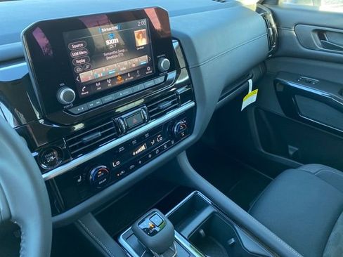 New 2025 Nissan Pathfinder SV w/ Black Appearance Package image 18