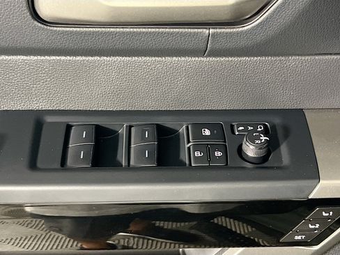 Used 2025 Toyota Tundra Limited AWD/4WD image 15