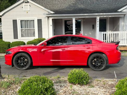 Used 2022 Dodge Charger SXT w/ Plus Group RWD image 3