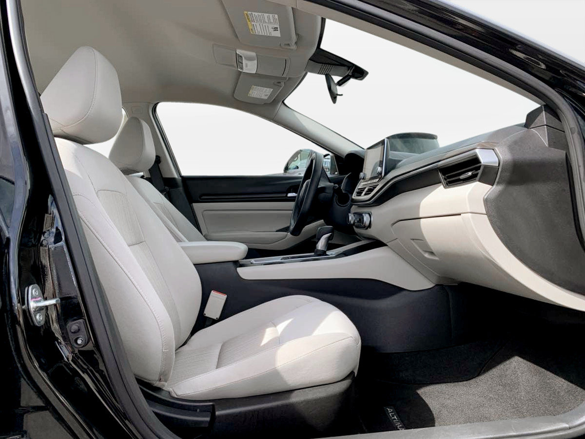 Used 2025 Nissan Altima 2.5 SV FWD image 18
