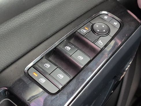 Certified 2022 Nissan Pathfinder SV FWD image 23