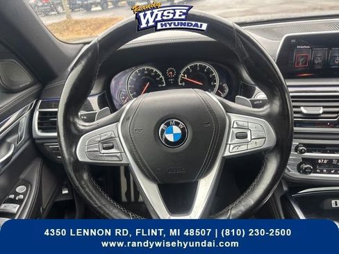Used 2017 BMW 750i xDrive image 17