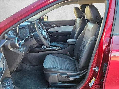 Used 2025 Chevrolet Trax LT image 15