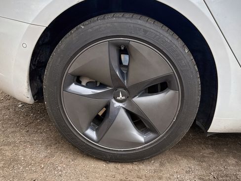 Used 2020 Tesla Model 3 Long Range image 16