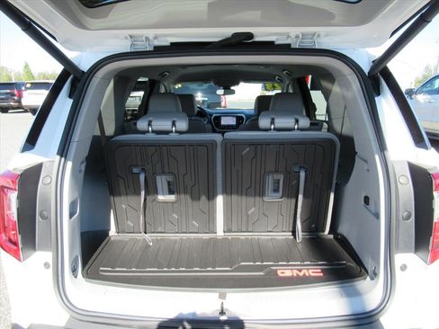 Used 2023 GMC Acadia SLT w/ Technology Package image 35