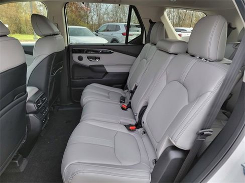 New 2025 Honda Pilot Touring image 14