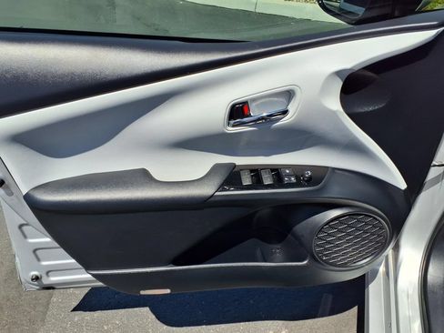 Used 2019 Toyota Prius XLE w/ Carpet Mat Package FWD image 26