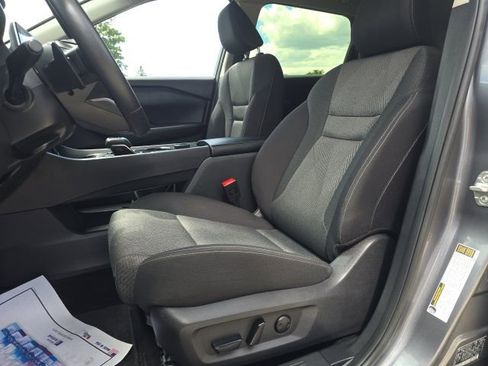 Used 2025 Nissan Rogue SV image 9