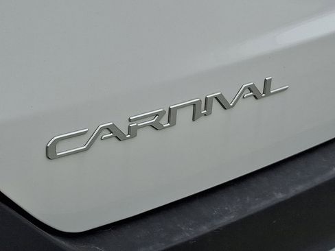 New 2026 Kia Carnival EX FWD image 24