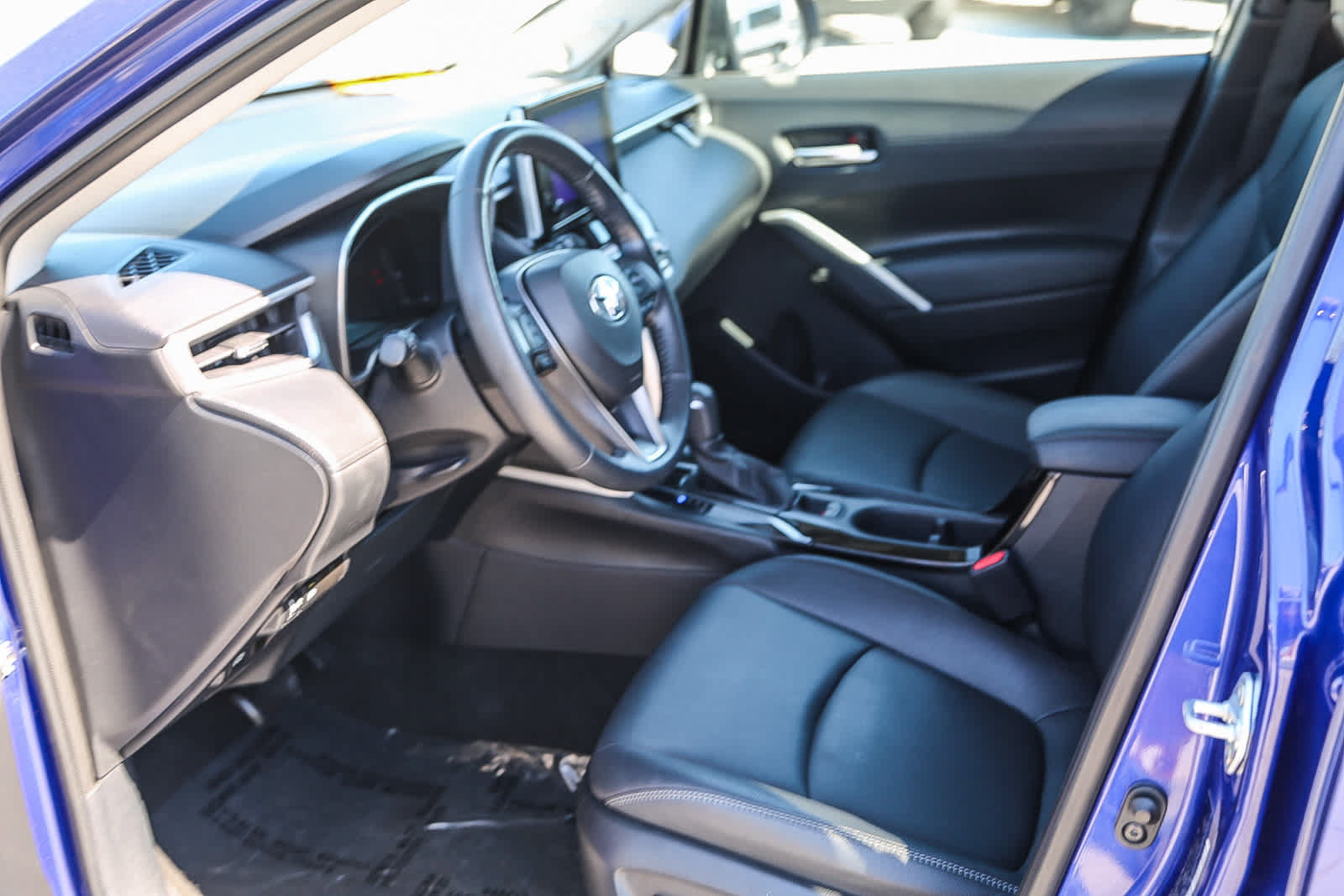 Used 2023 Toyota Corolla Cross XLE w/ Convenience Package FWD image 17