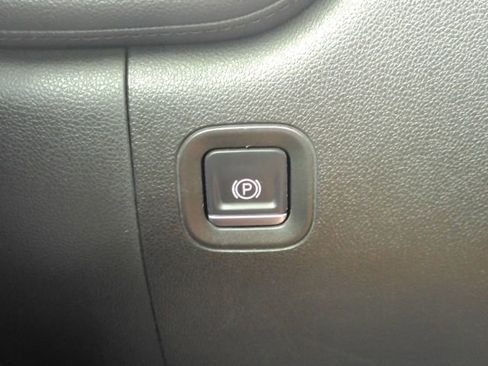 Used 2019 Chevrolet Silverado 1500 LT w/ Texas Edition image 33