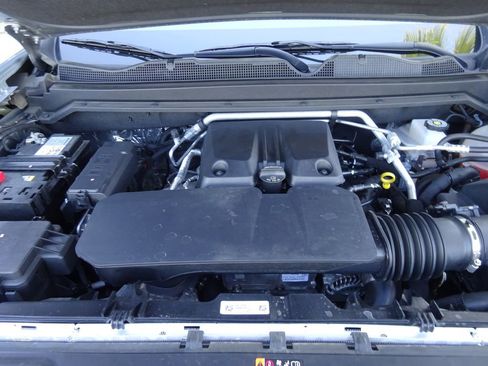 Used 2025 Chevrolet Colorado LT w/ LT Convenience Package AWD/4WD image 12