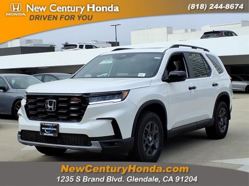 New 2025 Honda Pilot TrailSport image 1