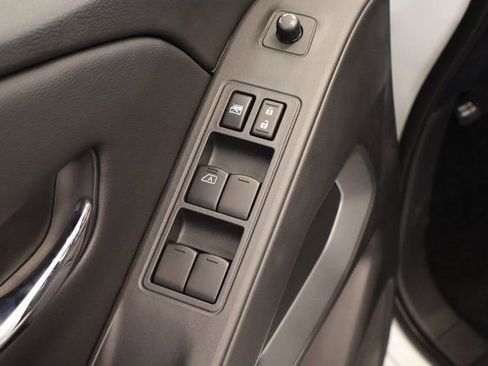 New 2025 Nissan Frontier SV image 8