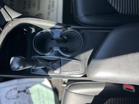 Used 2019 Toyota Camry SE FWD image 12