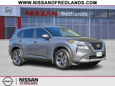 Used 2023 Nissan Rogue SV image 1