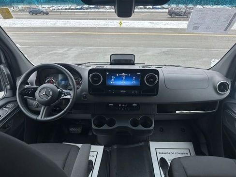 Used 2025 Mercedes-Benz Sprinter 2500 image 20