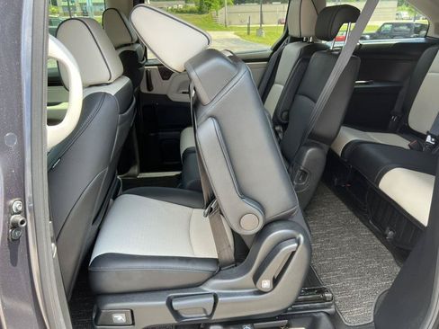 Used 2025 Honda Odyssey Elite image 5