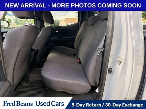 Used 2018 Toyota Tacoma TRD Sport AWD/4WD image 11