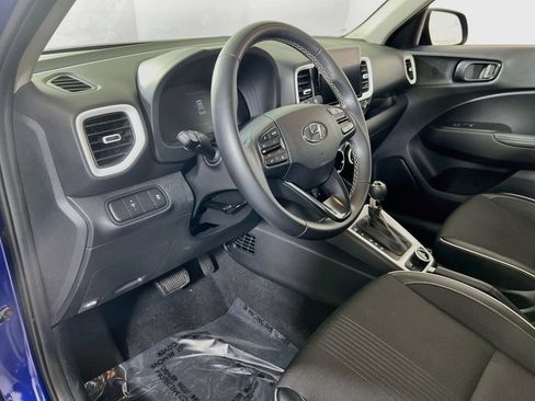 Used 2023 Hyundai Venue Limited w/ Cargo Package FWD image 9