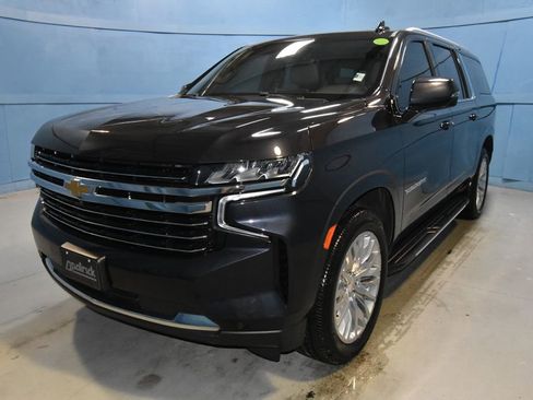 Used 2023 Chevrolet Suburban LT w/ LT Signature Package AWD/4WD image 31