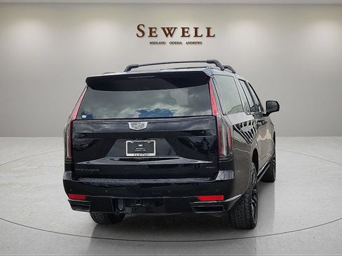 Used 2023 Cadillac Escalade ESV Sport Platinum w/ LPO, ONYX Package AWD/4WD image 5