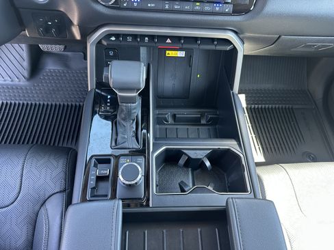 Used 2024 Toyota Tundra Limited AWD/4WD image 15