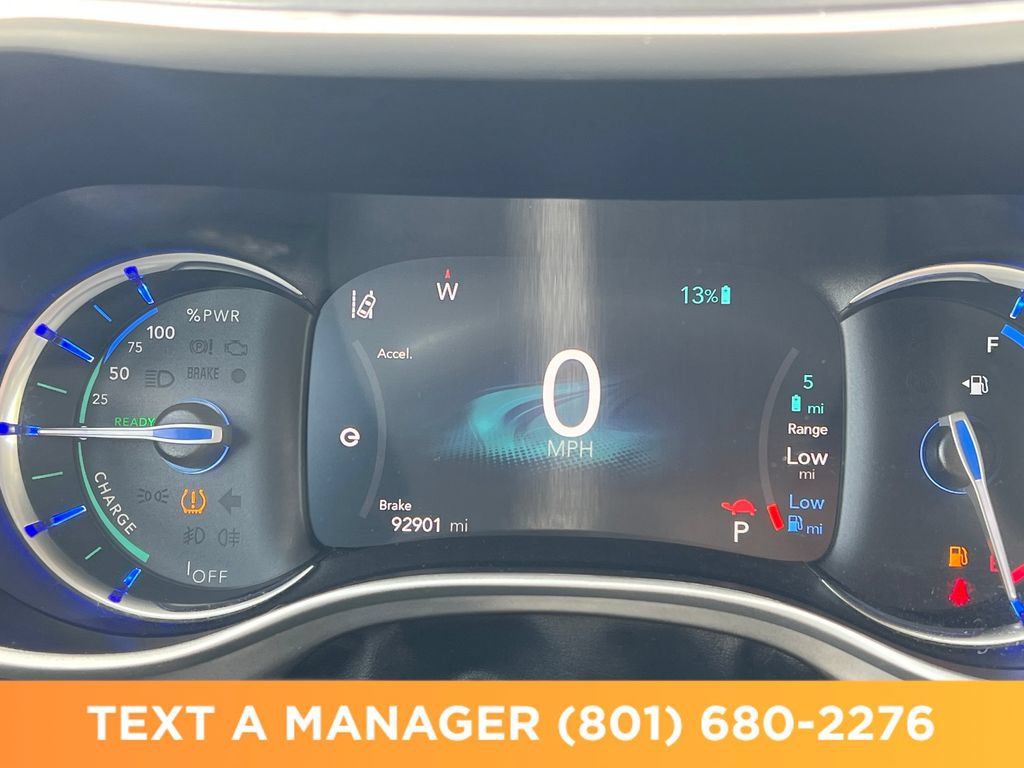 Used 2023 Chrysler Pacifica Touring-L FWD image 18