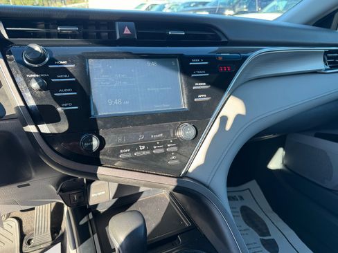 Used 2018 Toyota Camry SE image 14
