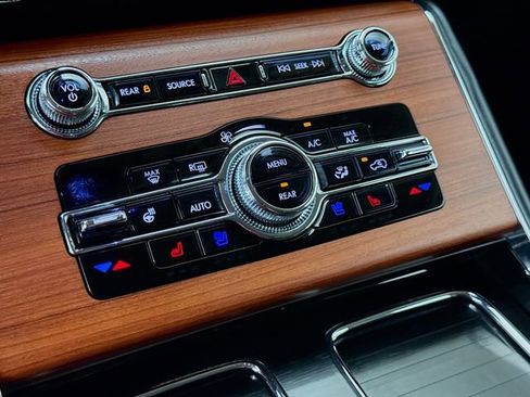 Used 2023 Lincoln Aviator Reserve w/ Equipment Group 201A image 16