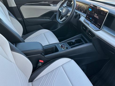 New 2026 Volkswagen Tiguan SE image 14