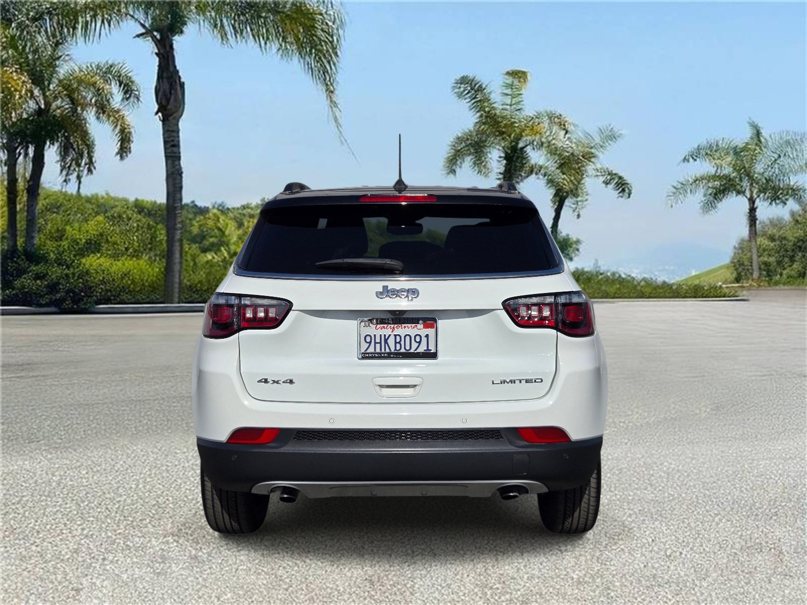 Used 2023 Jeep Compass Limited AWD/4WD image 5
