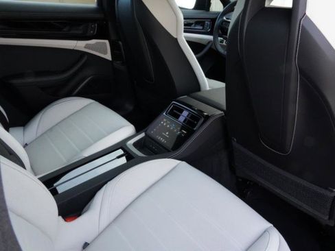 Used 2024 Porsche Panamera 4 image 33