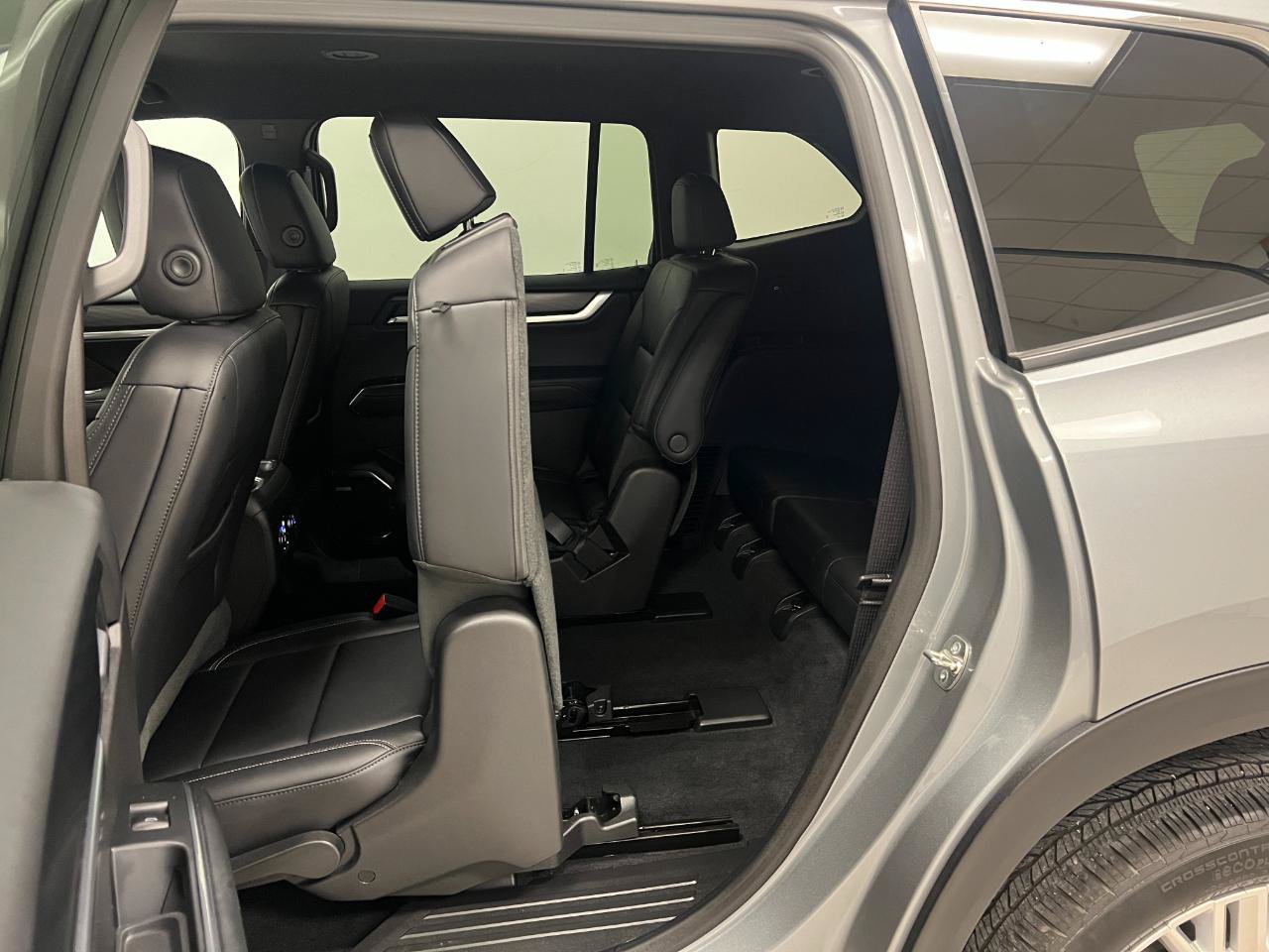 Used 2026 GMC Acadia Elevation w/ Elevation Premium Package AWD/4WD image 27
