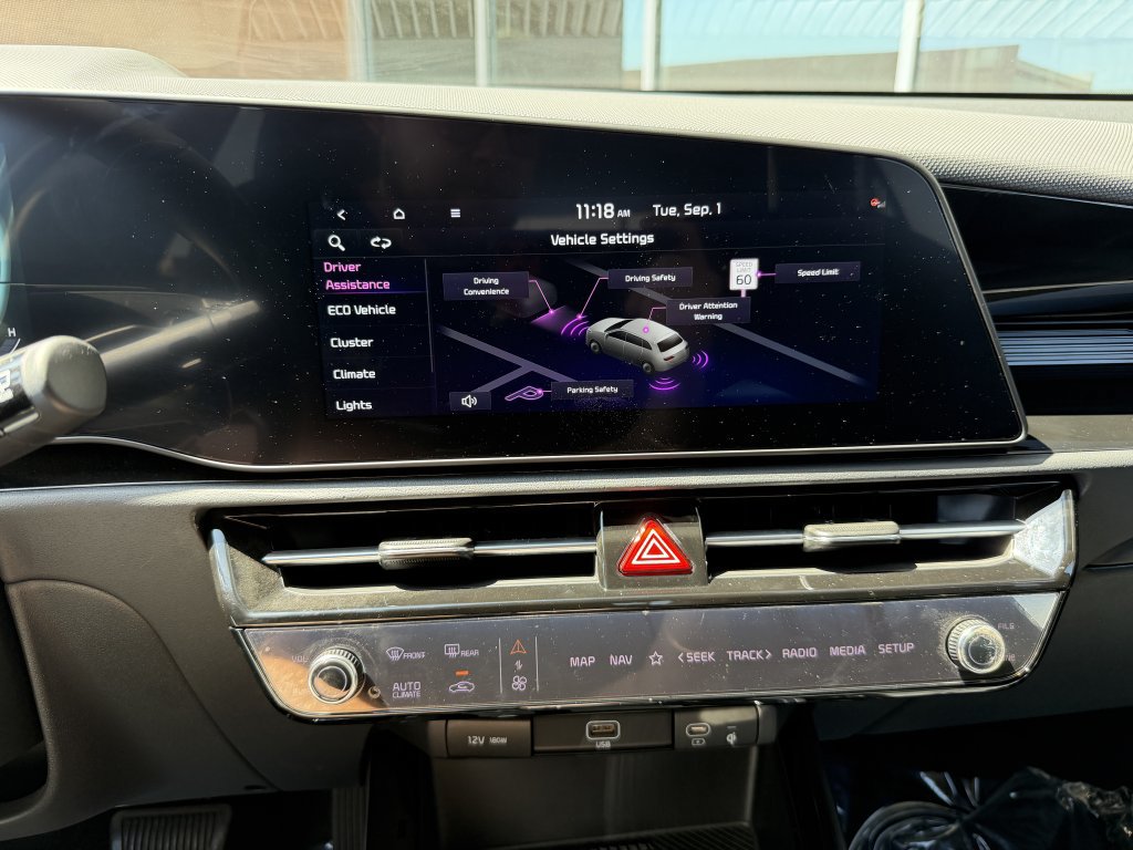 Used 2025 Kia Niro EX FWD image 22