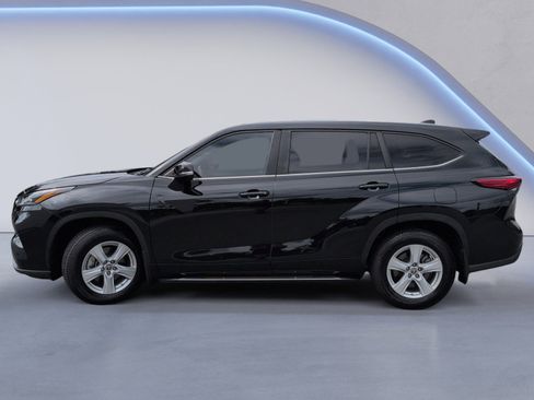 Used 2023 Toyota Highlander L image 10