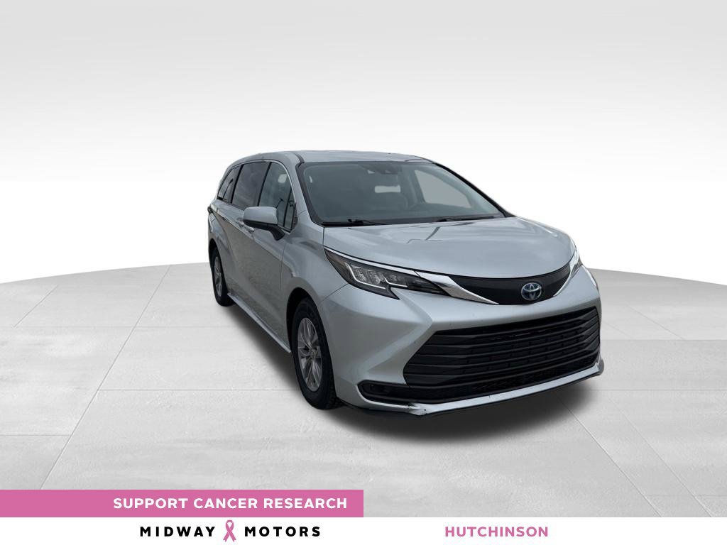 Used 2022 Toyota Sienna LE AWD/4WD image 1