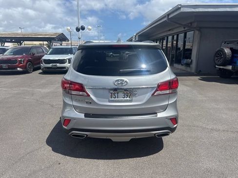 Used 2019 Hyundai Santa Fe XL SE FWD image 4