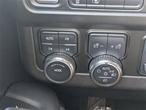 Used 2023 GMC Yukon SLT w/ SLT Premium Package image 25