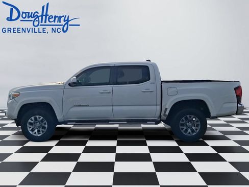 Used 2019 Toyota Tacoma SR5 RWD image 2